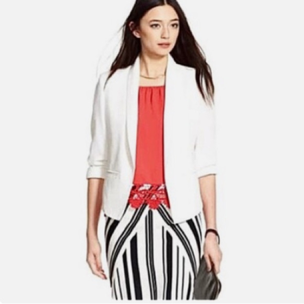 Mural White Blazer with Tailored Fit and Open Front